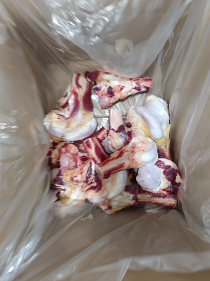 草地牛骨头，脖骨，间骨，胸叉，软肋，带肉棒骨，，，，，，