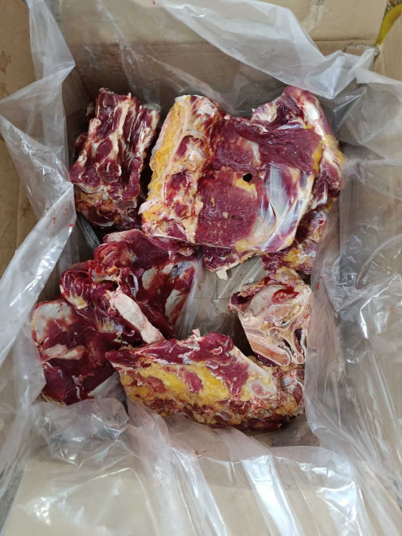 草地牛骨头，脖骨，间骨，胸叉，软肋，带肉棒骨，，，，，，