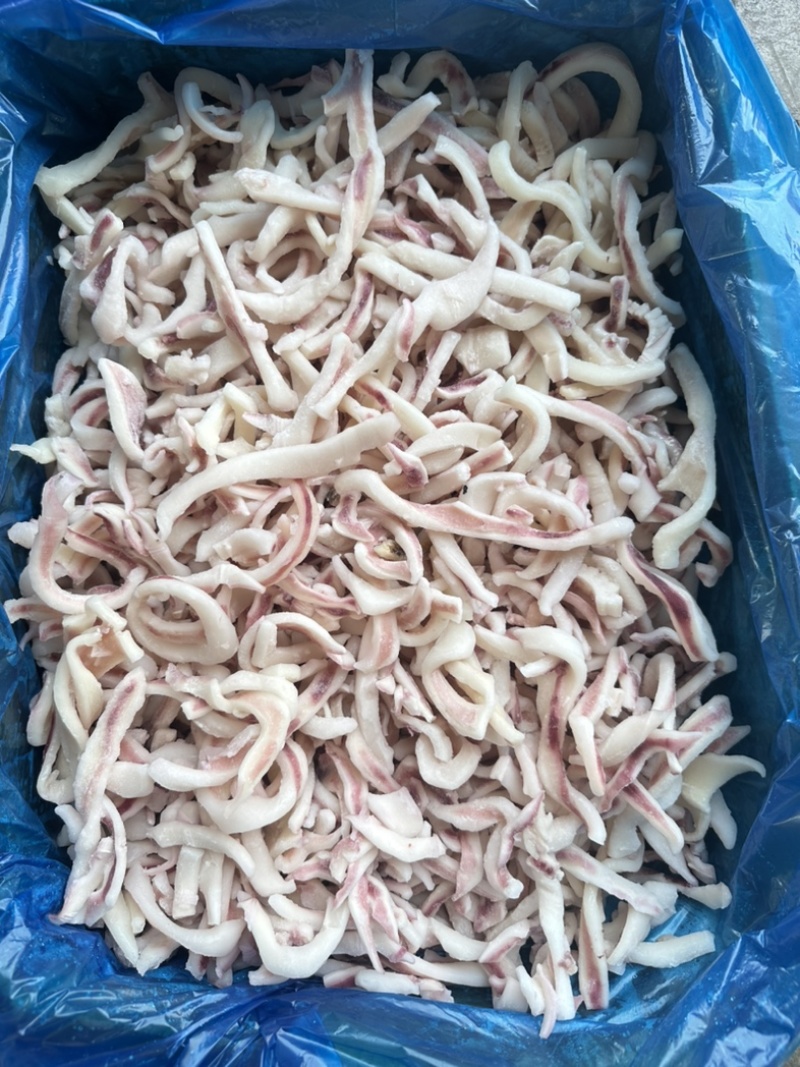 漂烫鱿鱼残条，纯干无冰衣，不缩水，适合食堂，