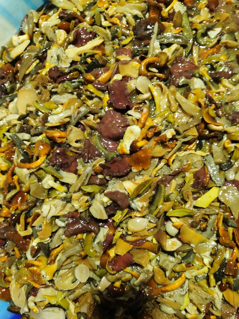 各种菌菇混合，品种多样味道好欢迎餐饮配送批发市场联系洽谈