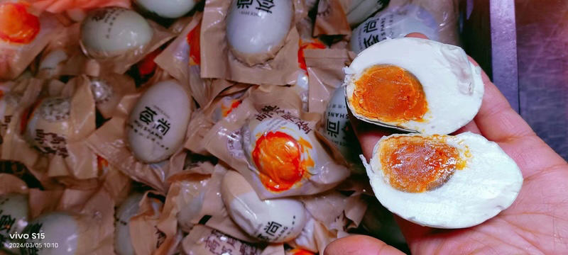 江苏高邮精品咸鸭蛋一手货源质量保证欢迎电话联系详谈