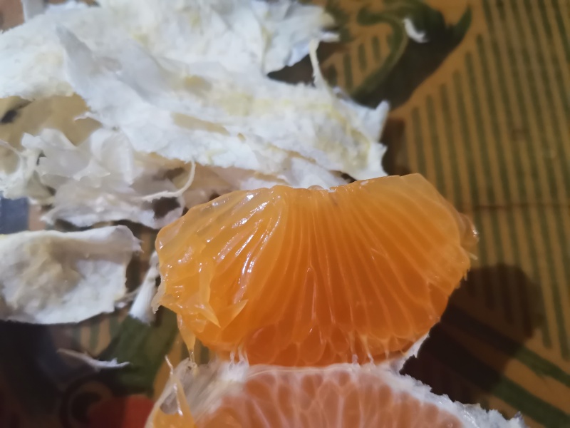 常山胡柚常山胡柚农户自家种植，皮薄肉多，汁水丰富
