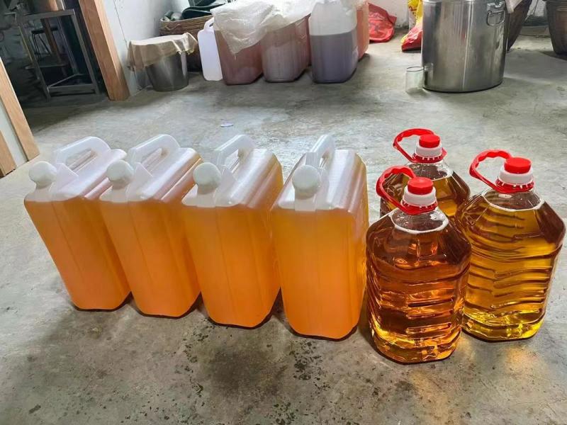 农家自榨纯正花生油，一手货源，诚信经营，货源充足