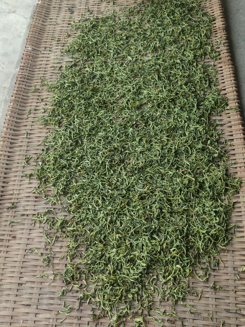 云南原生态古树茶不打药纯手工制作茶好喝，味道回甘清香。