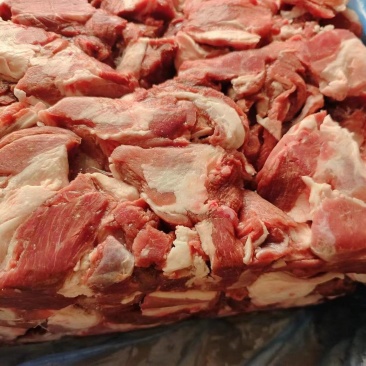 羔羊肉块，穿串，炖羊肉，切片羊汤，干煸孜然都可以。
