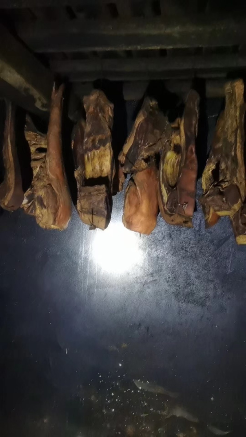 腊肉出售，自家喂养的，非商品猪，纯粮食喂养