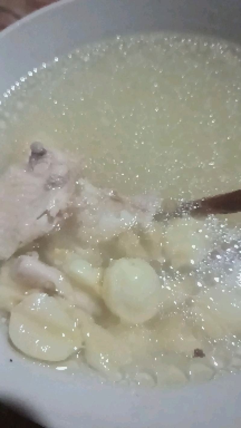新鲜红莲子江西本地新鲜红莲子，大量上市产地直供，欢迎来电
