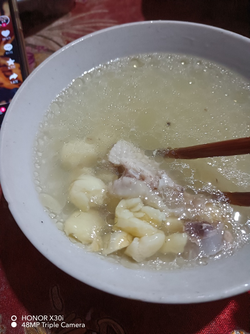 新鲜红莲子江西本地新鲜红莲子，大量上市产地直供，欢迎来电