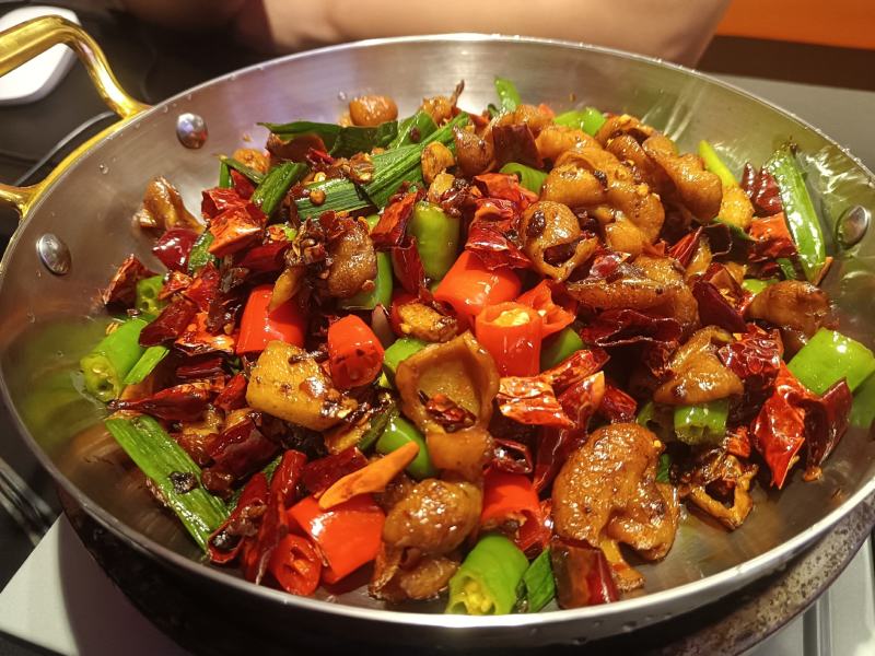 特级卤肥肠去油百分之九十以上全熟。一级鲜肠制作，只做精品