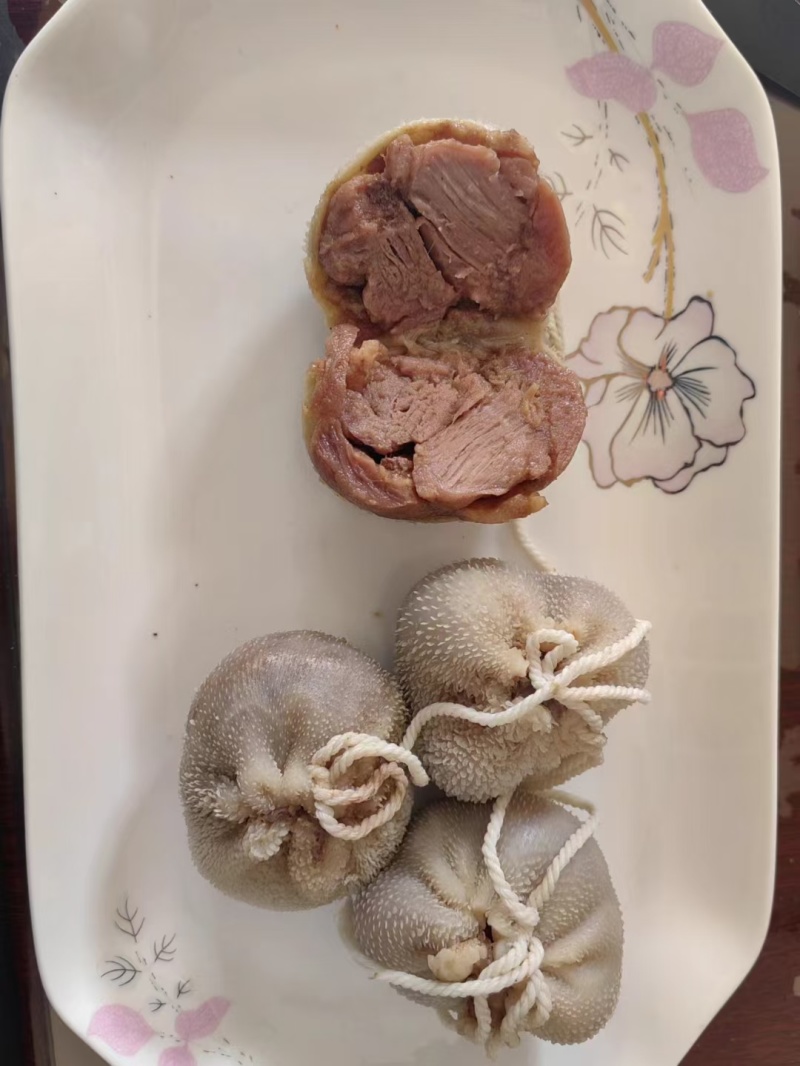 美味羊肚包肉，选用优质羊净肚新鲜羊肉牛肉包制，同等质量价