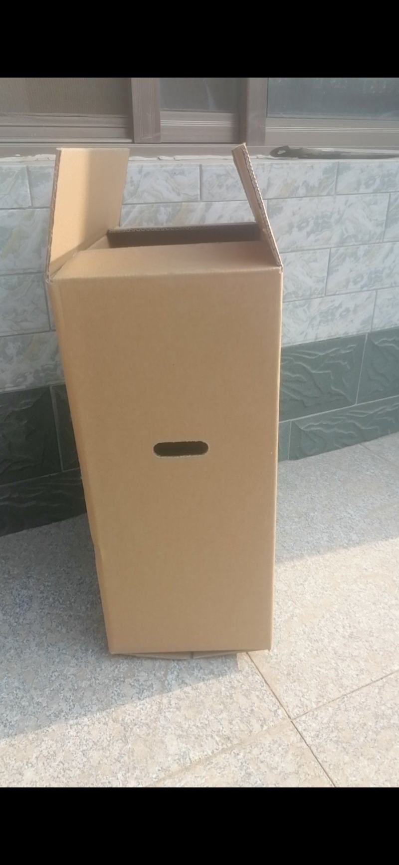 烟箱，无包装图案，去年新定制的没有用。