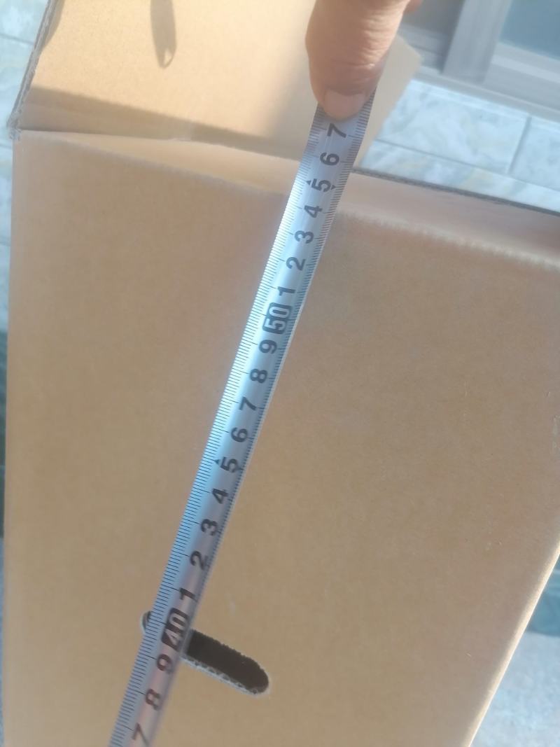 烟箱，无包装图案，去年新定制的没有用。
