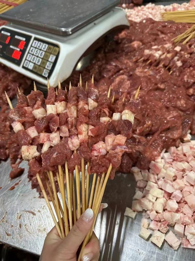 牛肉串，厂家直发，量大从优，各种规格都有，肉质鲜嫩对接