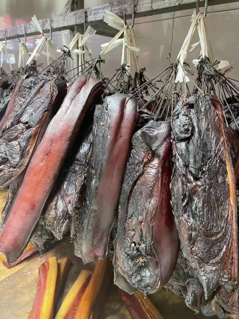 烟熏前夹腊肉（一件50斤，厂家销售）现货供应