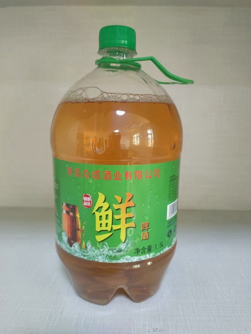 鲜啤酒夏季**啤，酒体口感细腻，泡沫丰富厂家直销价格优
