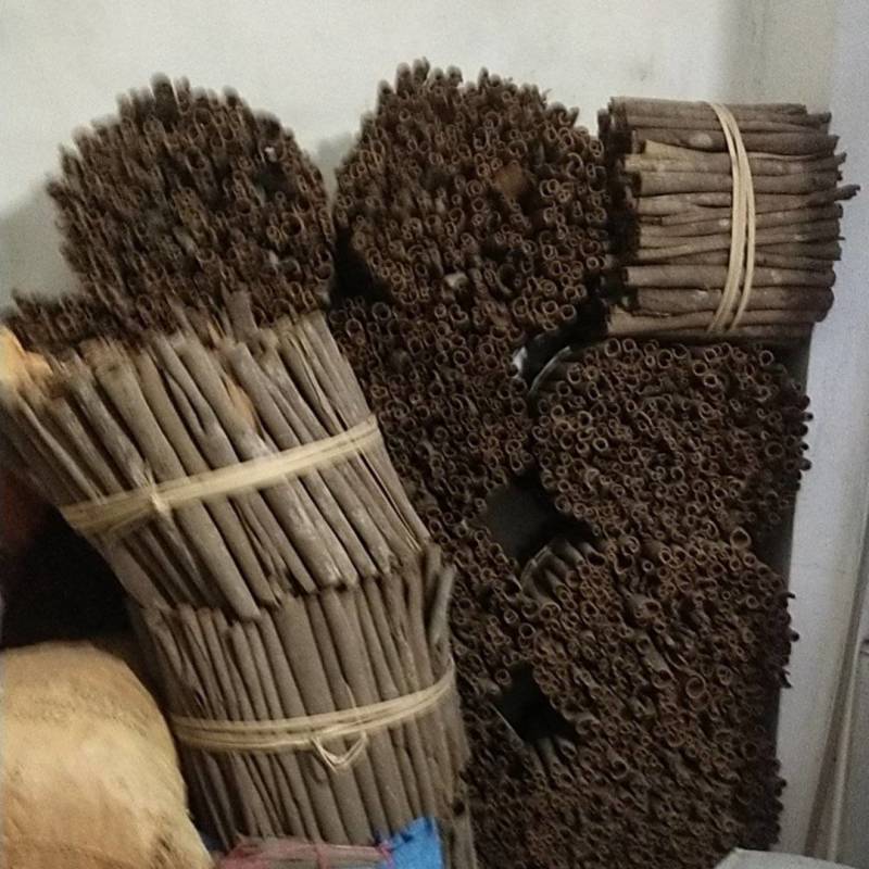 自家种植肉桂中通，小通，大桶混装，厚度0.1到0.5cm