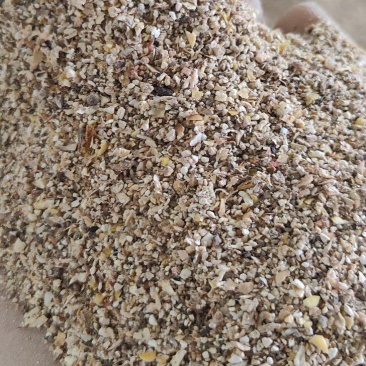 碎玉米糁，碎玉米小料，碎玉米渣。