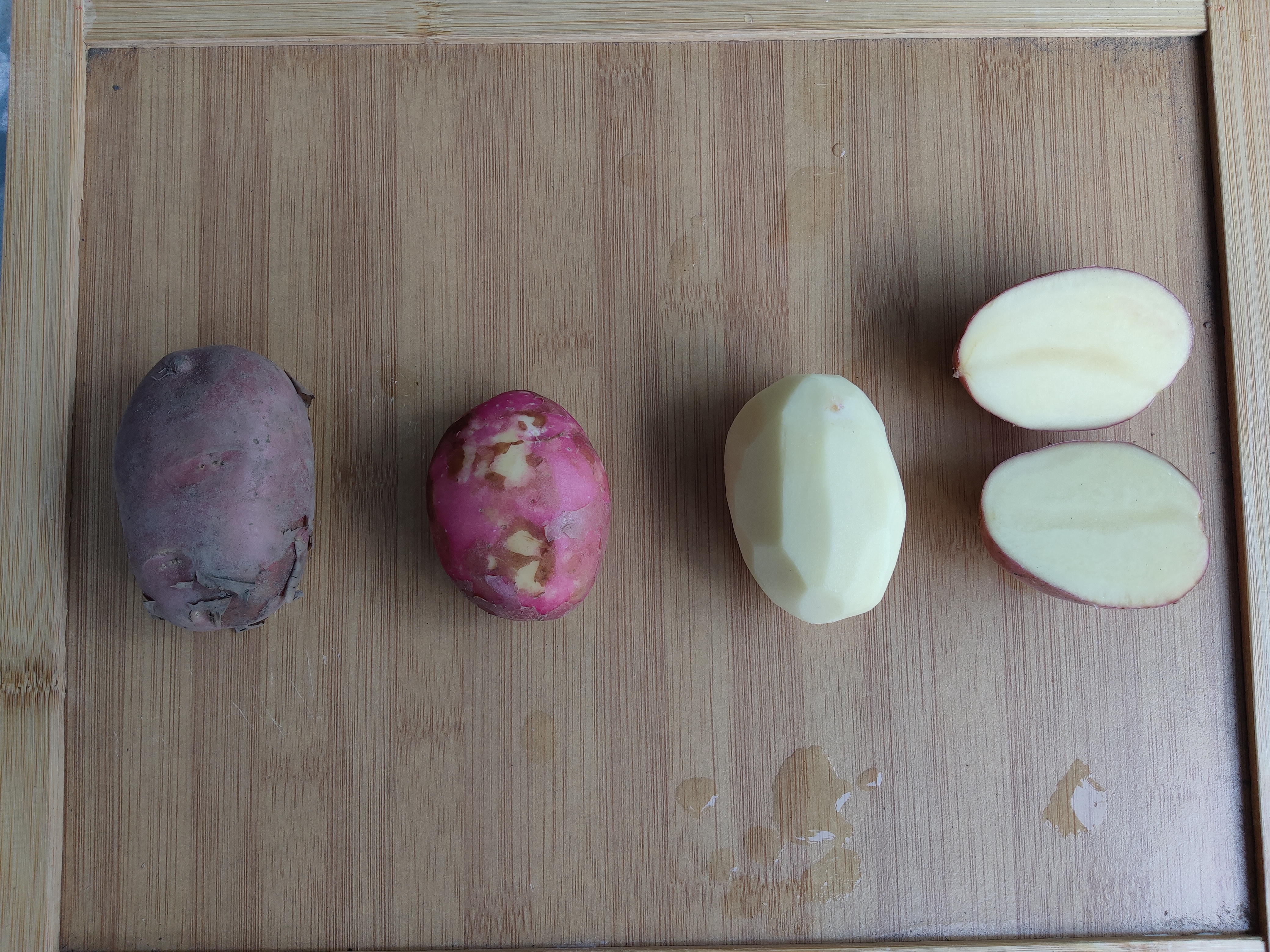 白土豆与黄土豆对比图