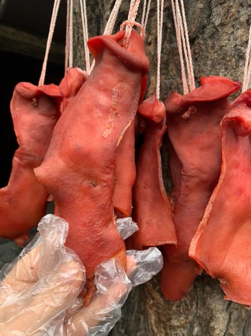 四川腊肉柏树枝柴火熏腊肉腊猪鼻猪拱嘴腊味农家烟熏