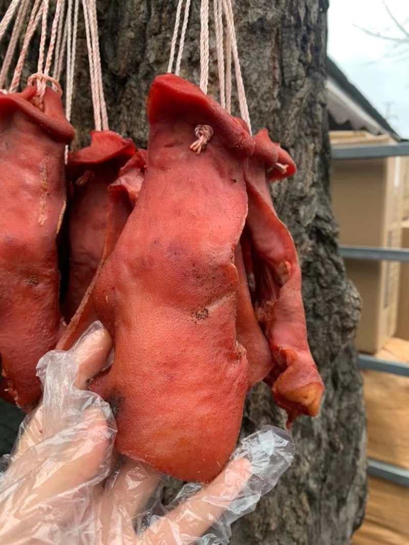 四川腊肉柏树枝柴火熏腊肉腊猪鼻猪拱嘴腊味农家烟熏