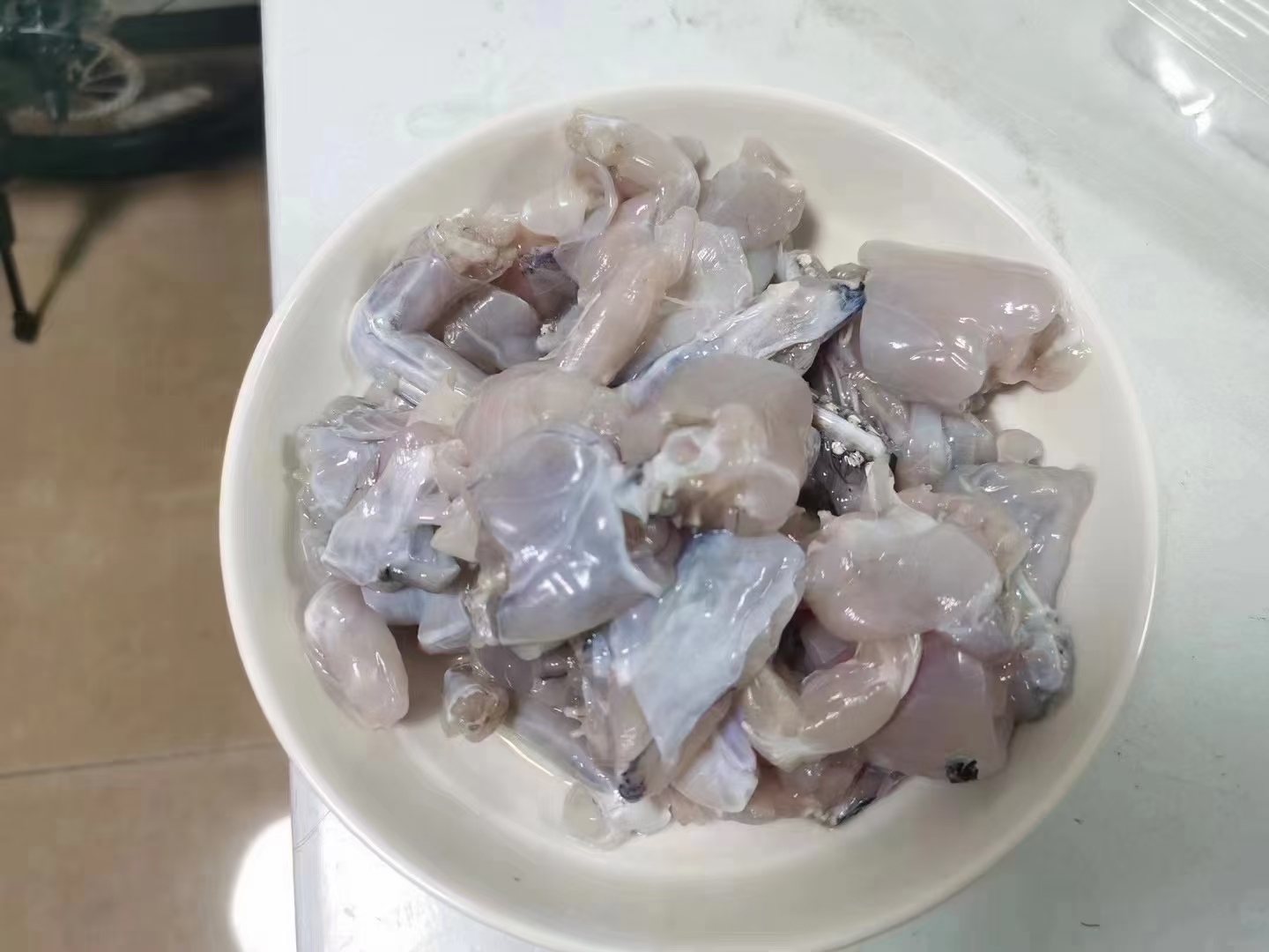 牛蛙清洗与切块