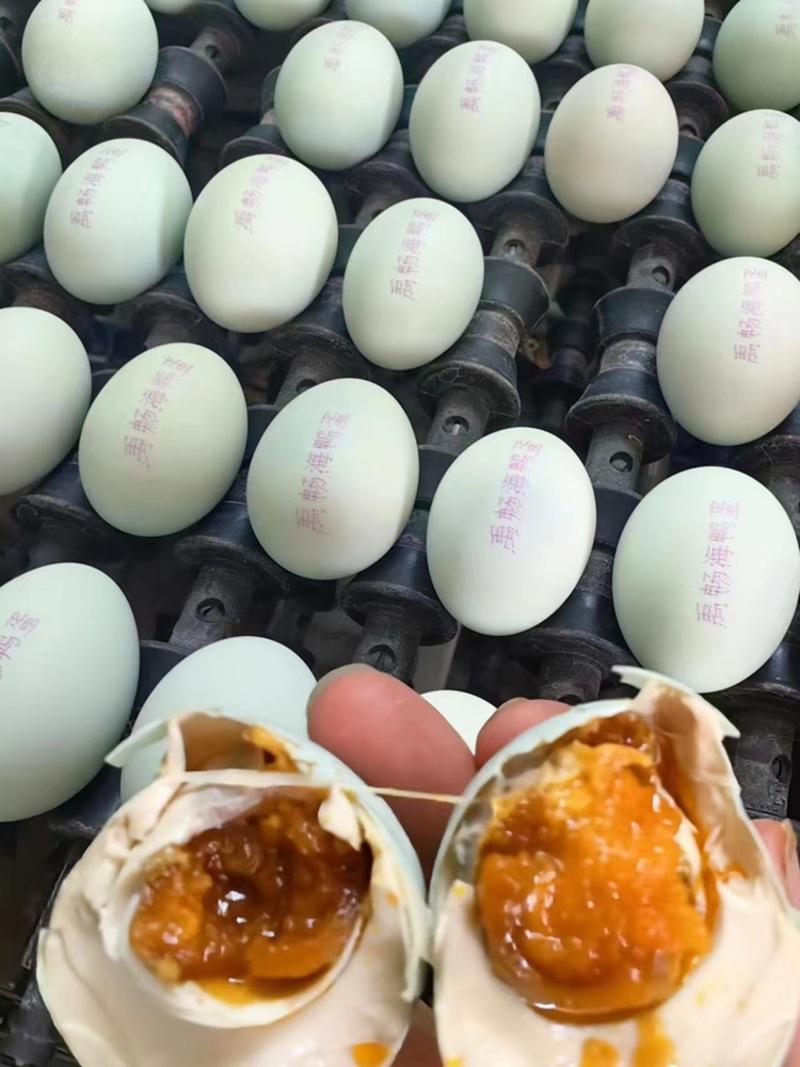 红心蛋黄流油咸鸭蛋，厂家直销批发，欢迎进店选购。