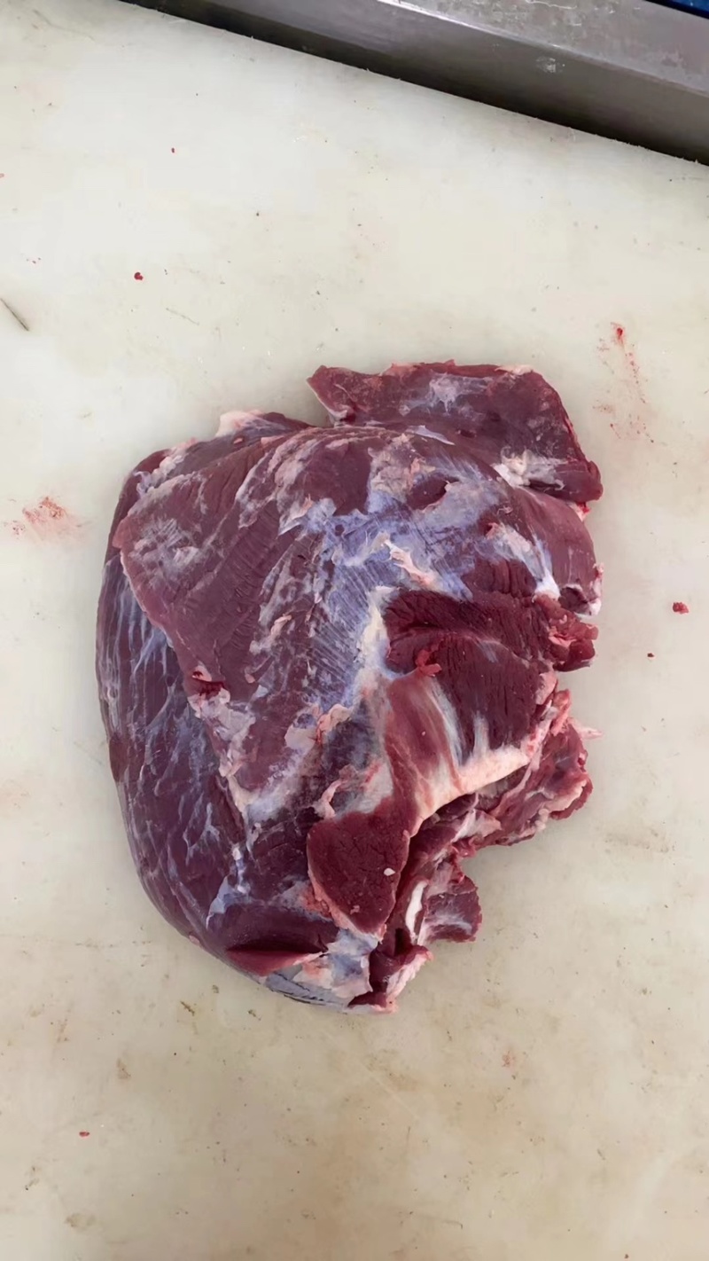 草饲西门塔尔牛肉口感鲜嫩可口