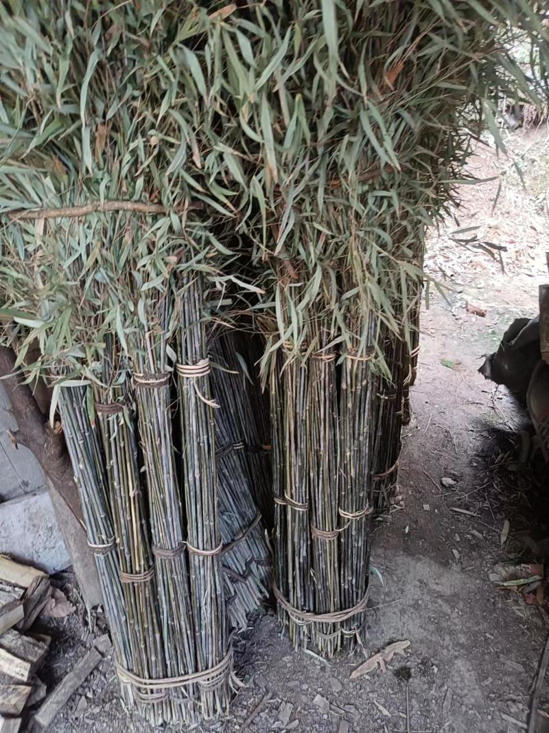 产地常年大量供应各种规格实心竹扫把