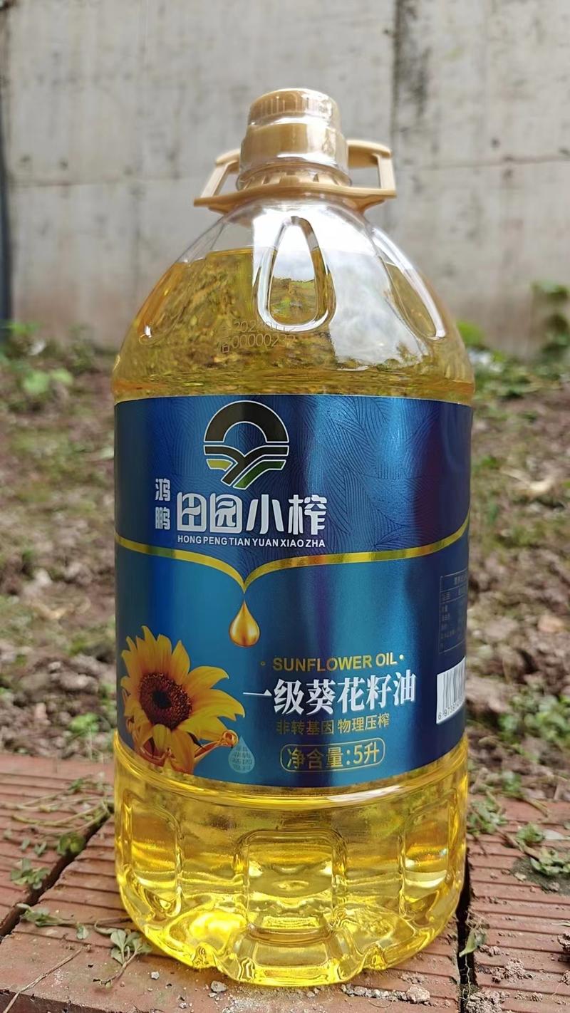 鸿鹏田园小榨压榨一级花生油5升，欢迎进店选购。