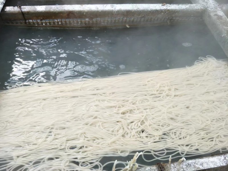 纯红薯粉条，纯手工无添加，自产自销。不含胶，颜色可定制