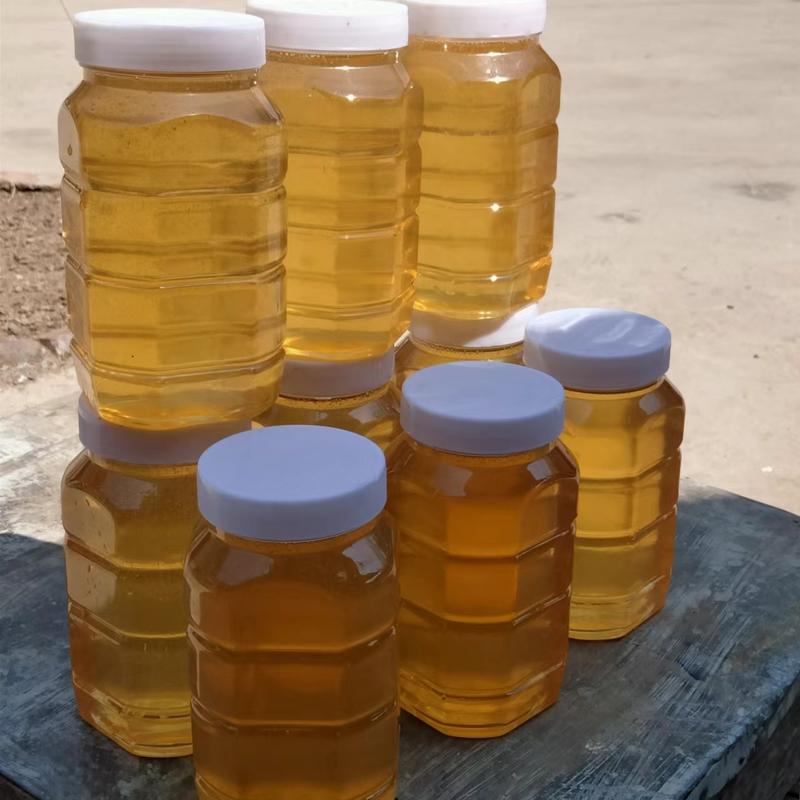 蜂蜜大量供应槐花蜂蜜。量大从优，保质保量对接全国市场。