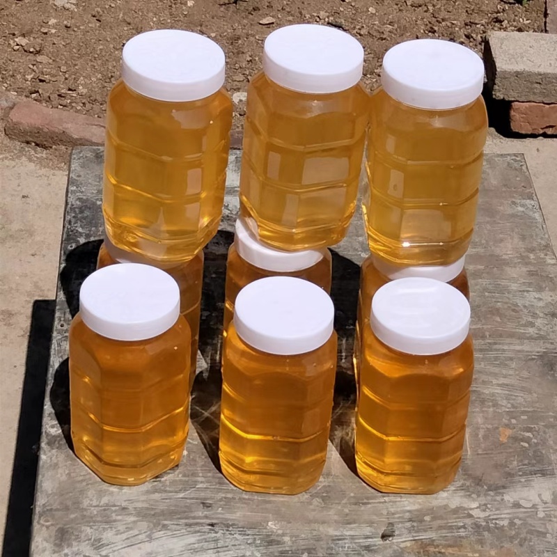 蜂蜜大量供应槐花蜂蜜。量大从优，保质保量对接全国市场。
