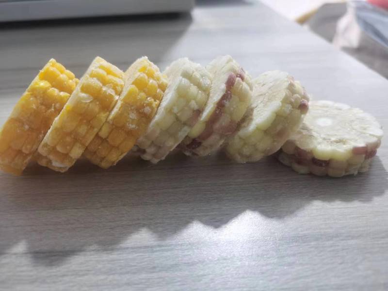内蒙古冷冻玉米，糯玉米。味道香甜。欢迎大家进店选购。
