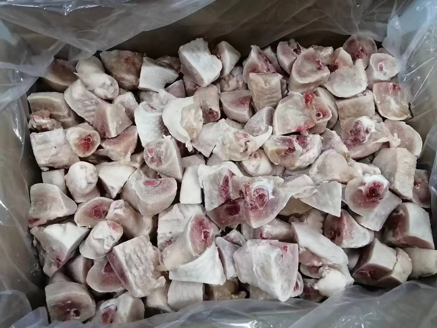 黄焖鸡煸炒鸡肉过程,鸡块微黄,锅中香气四溢 煸炒鸡肉过程图