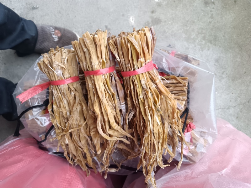 小笋干，太阳晒的小笋干，柴火烤的小笋子。各位大佬需要的下单付