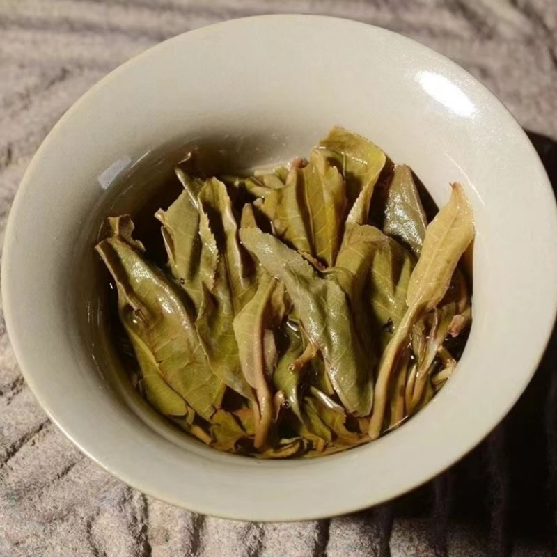 2011年普洱茶冰岛生茶饼百年老树茶内里内外均是一口料