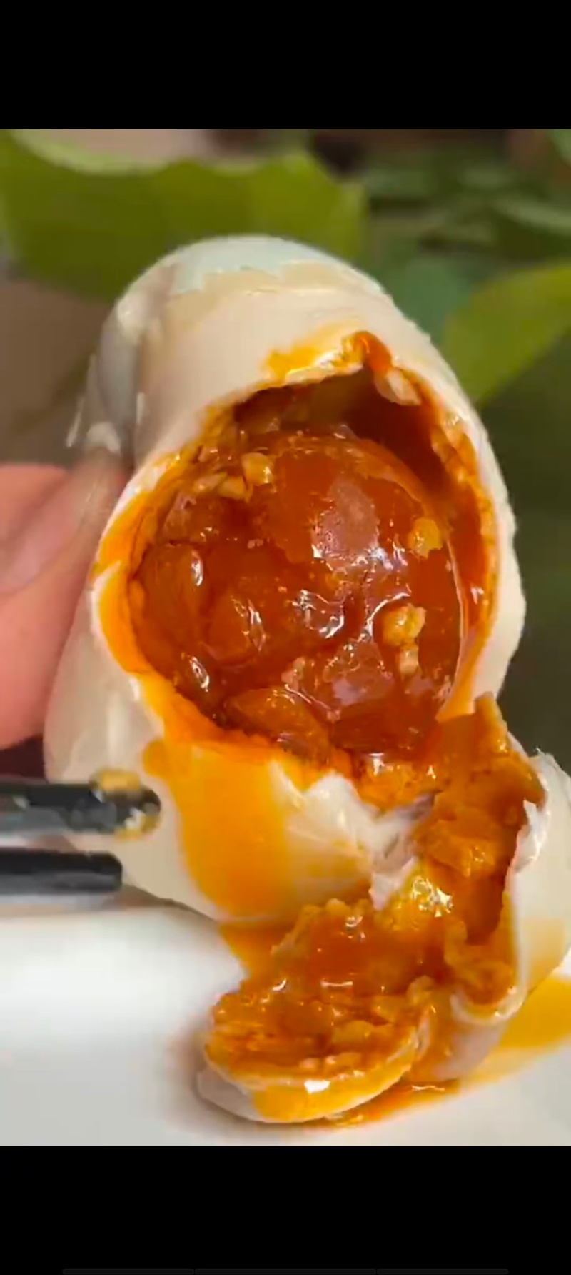 徐州特产，松花蛋，麻壳皮蛋，传统包稻壳，破壳咸鸭蛋