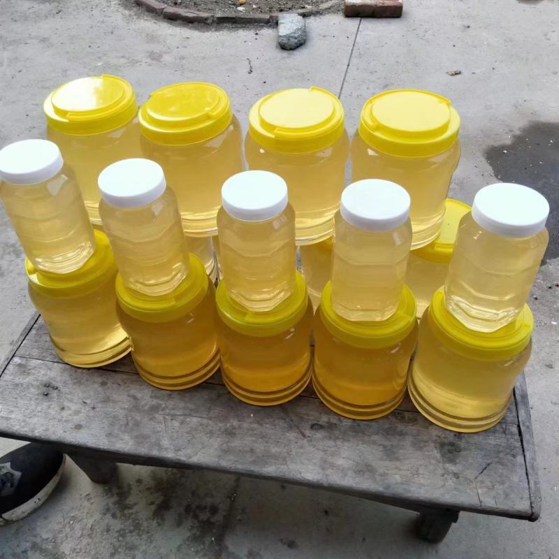 蜂蜜大量供应槐花蜂蜜。量大从优，保质保量对接全国市场。