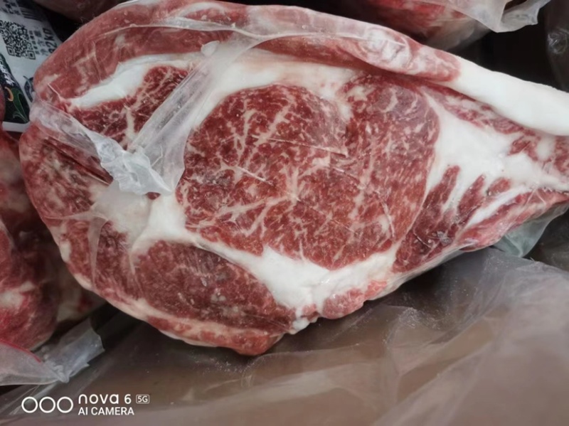 A眼肉，国产纯干冰鲜排酸牛肉，谷饲200天，花纹饱满。
