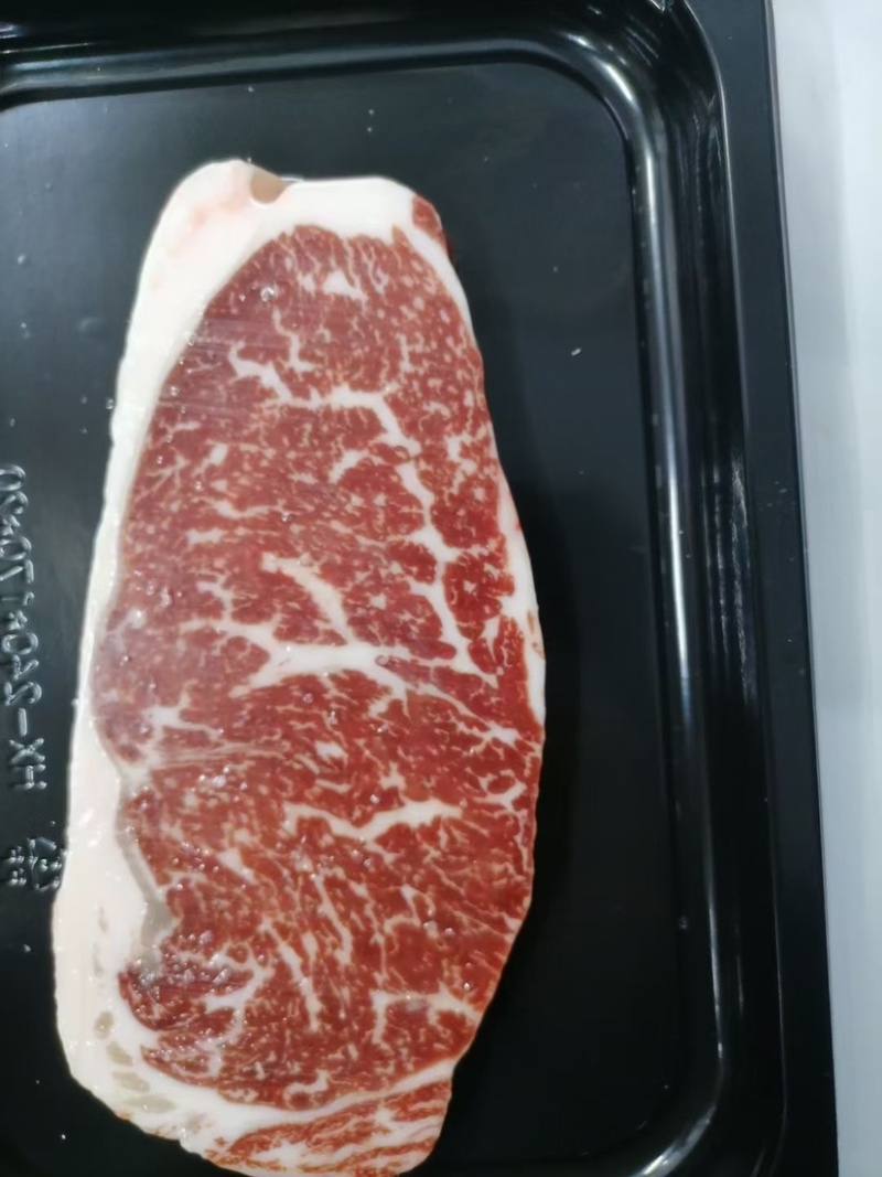 A眼肉，国产纯干冰鲜排酸牛肉，谷饲200天，花纹饱满。