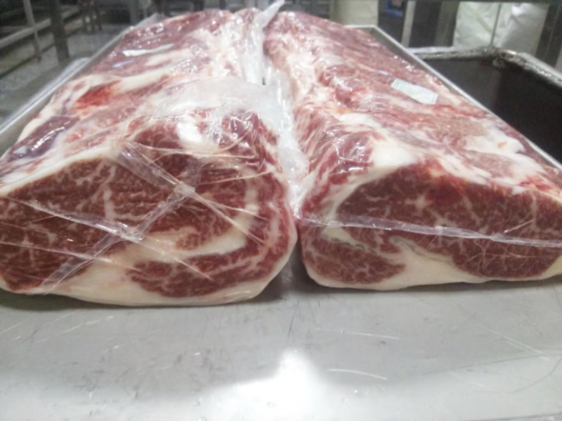 A眼肉，国产纯干冰鲜排酸牛肉，谷饲200天，花纹饱满。