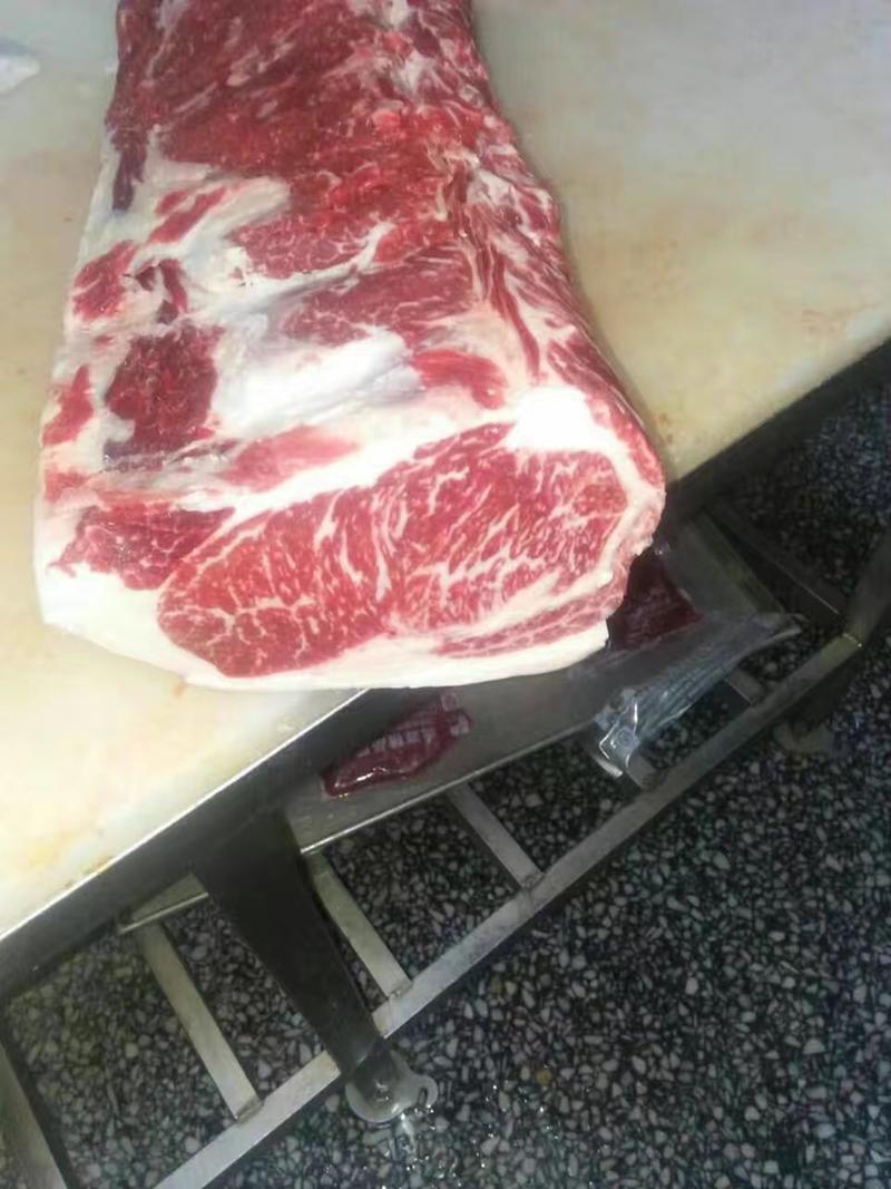 A眼肉，国产纯干冰鲜排酸牛肉，谷饲200天，花纹饱满。