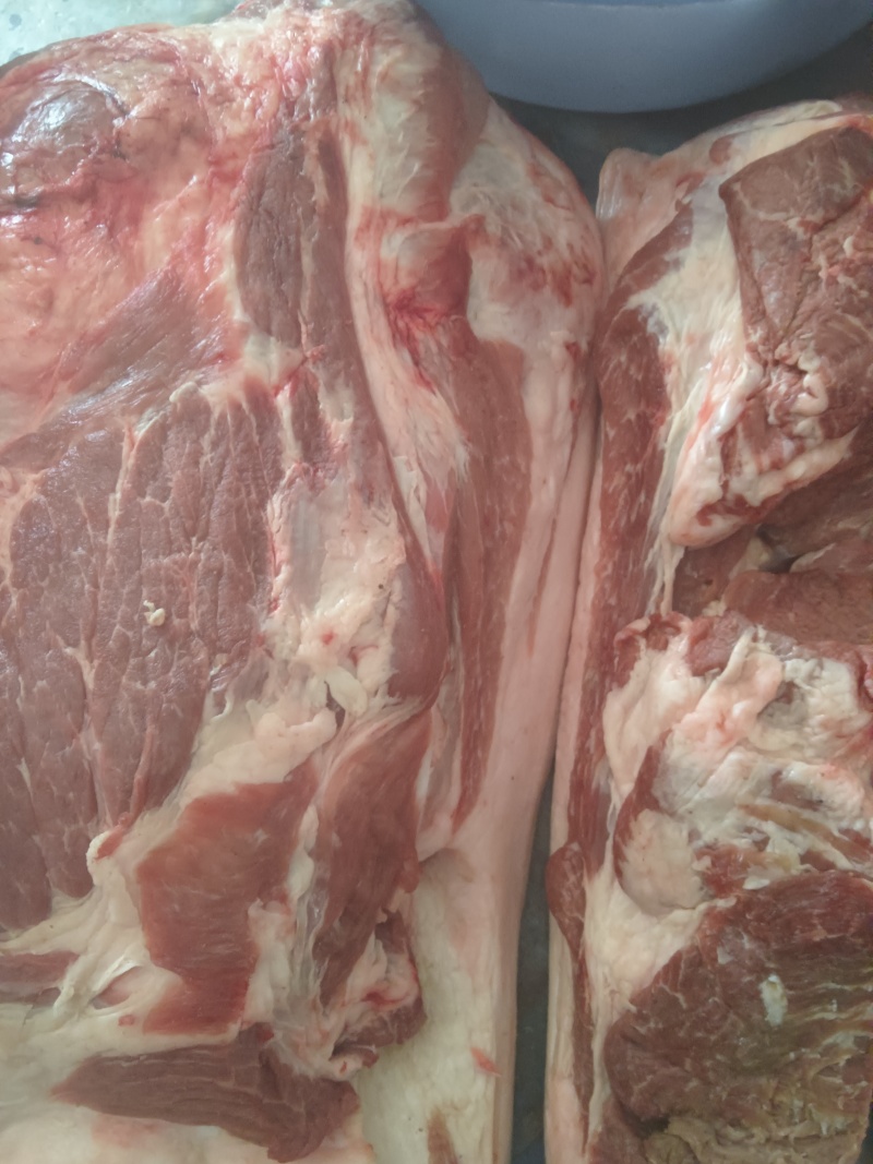 新鲜美味猪前腿肉大量批发