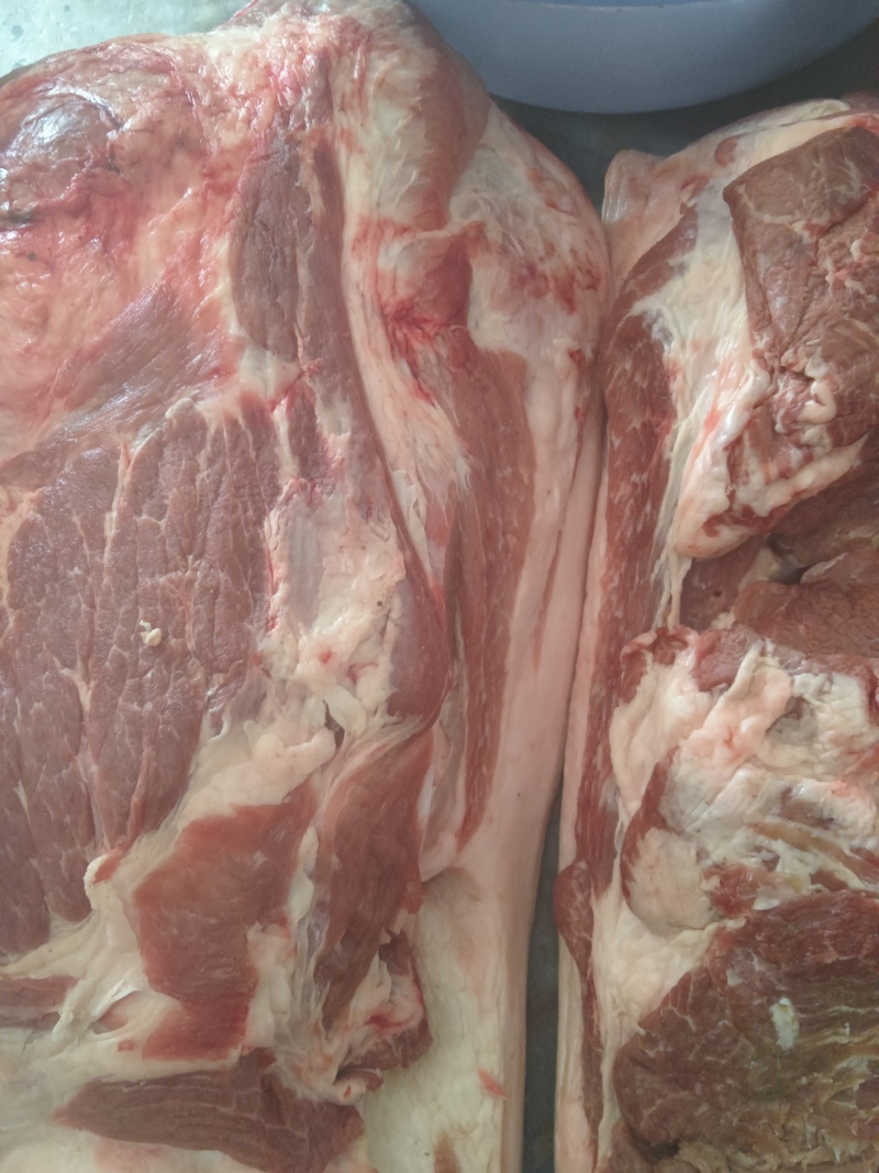 新鲜美味猪前腿肉大量批发