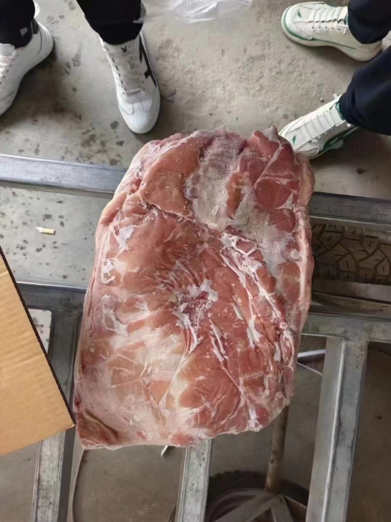 ！品名：大福带皮五花数量