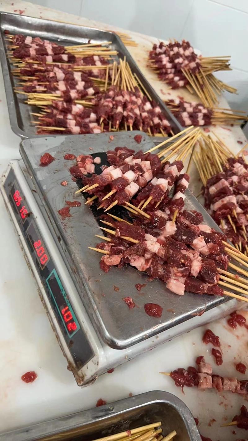穆金源烧烤串羊肉串、牛肉串、红柳串、板筋串、心管串…