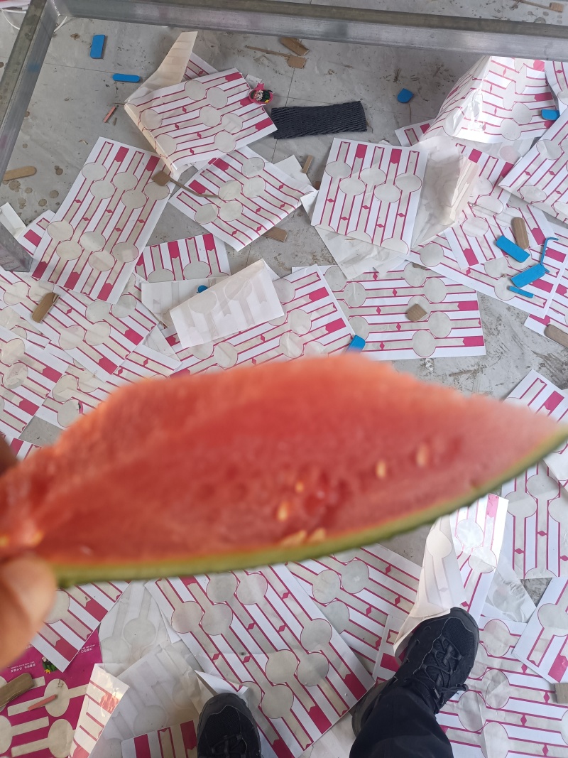 万亩大棚早春红玉，小薄皮，大红瓤，手撕瓜，口感脆甜