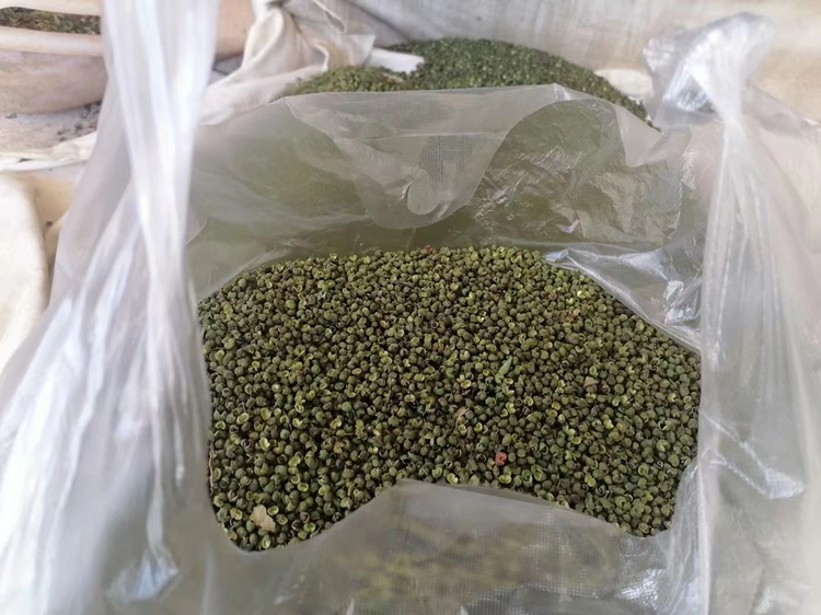 高清扫描图:四川省食品药品检验检测院出具的花椒盐酒液检测报告关键页,红框标注'羟基-β-山椒素含量:1.87mg/g''乙醇残留量:74.2%±0.3%''重金属铅≤0.1mg/kg(符合GB 2762-2022)',右下角盖有CMA认证章 实验室检测报告局部截图