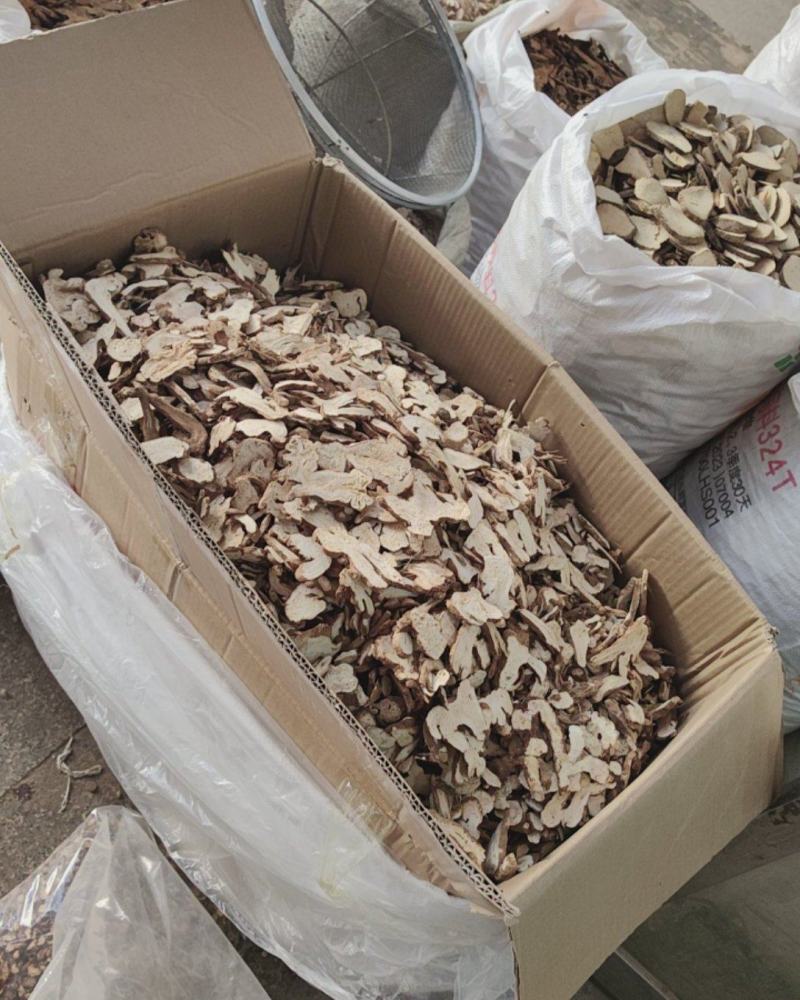 白术片新货上市，没有出油的产地直销万信药业只做保真药材