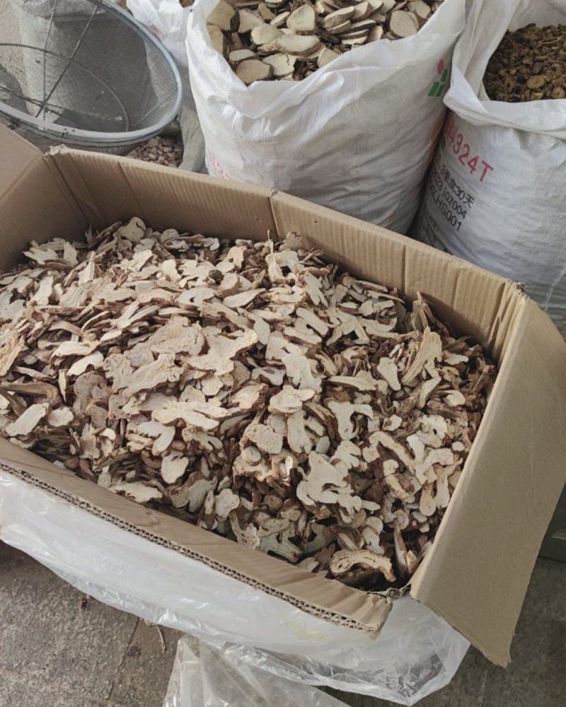 白术片新货上市，没有出油的产地直销万信药业只做保真药材